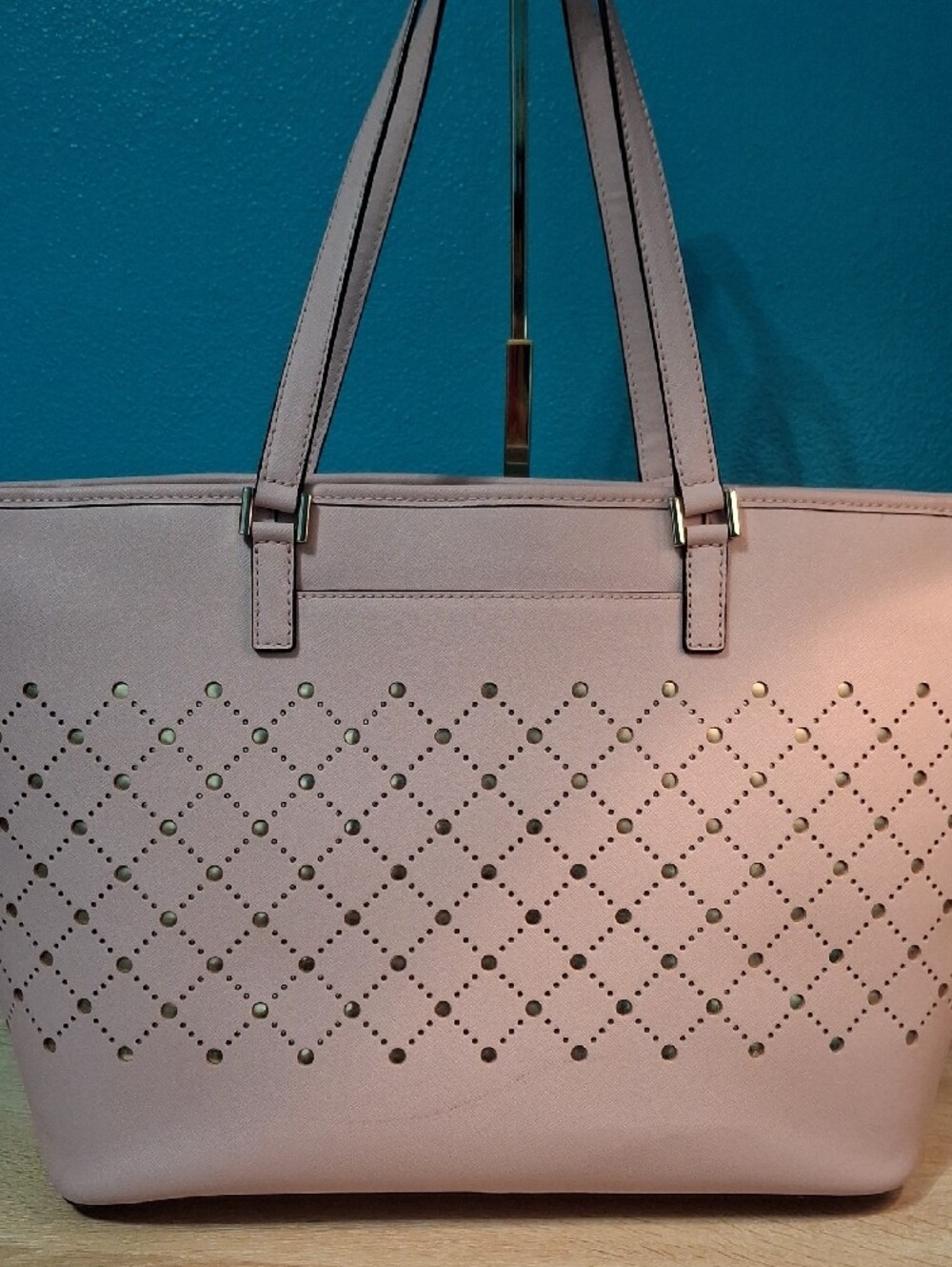 Michael Kors Carryall Safianno Blossum Pink Laser-Cut with Gold Accents Lg Tote - Picture 6 of 12